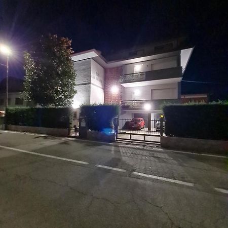 Готель Landlady Airport Orio Bergamo Ida Оріо-аль-Серіо Екстер'єр фото